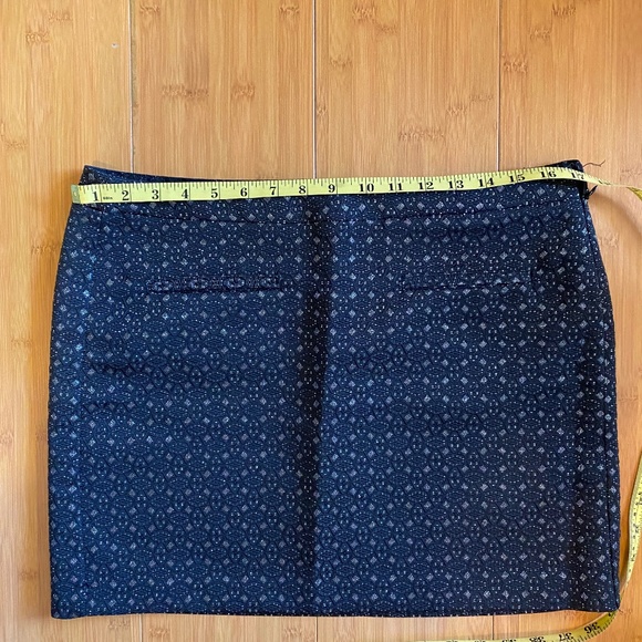 Metallic Textured Mini Skirt Silver + Black by GAP - Size 8 - Picture 7 of 8